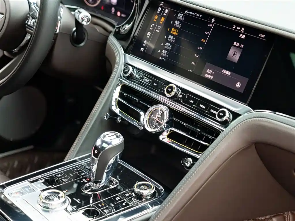 Bentley Flying Spur 2023 — фото 18