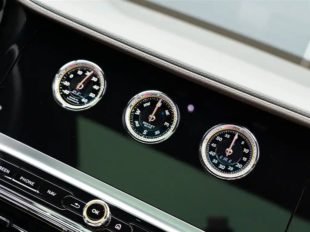 Bentley Flying Spur 2023 — фото 21