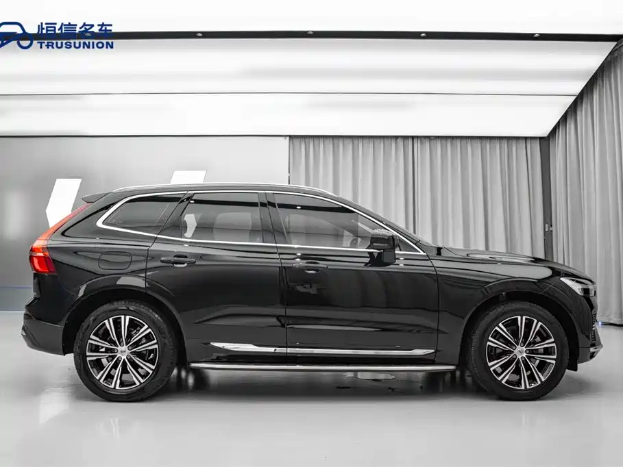 Volvo XC60 2022 — фото 4