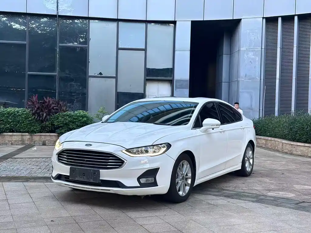 Ford Mondeo 2022 — фото 1