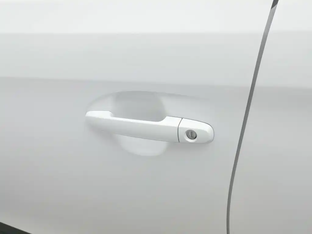 Toyota Yaris L 2020 — фото 18