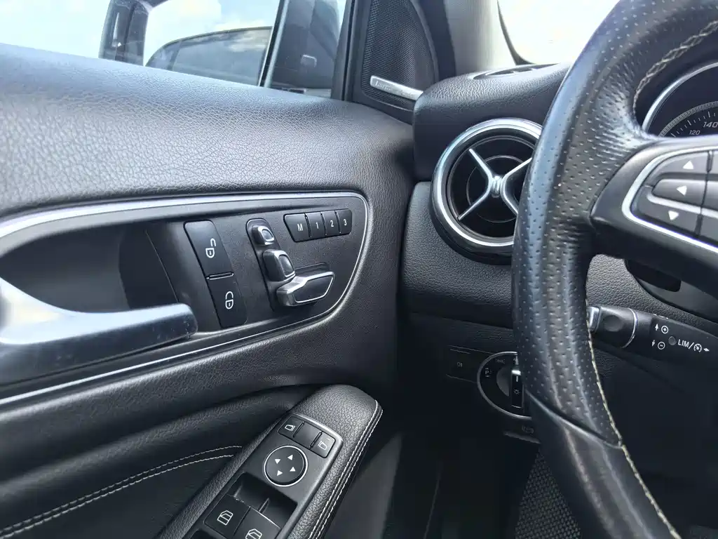 Mercedes-Benz GLA 2018 — фото 11