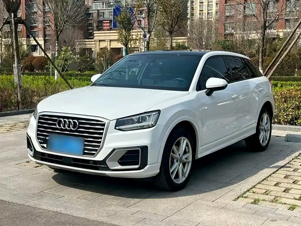 Audi Q2L 2021 — фото 1