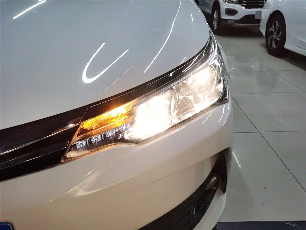 Toyota Corolla 2018 — фото 18