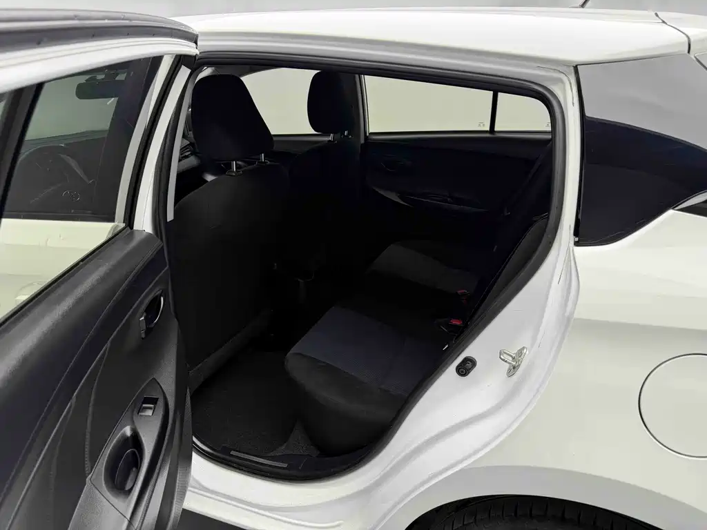 Toyota Yaris L 2019 — фото 14