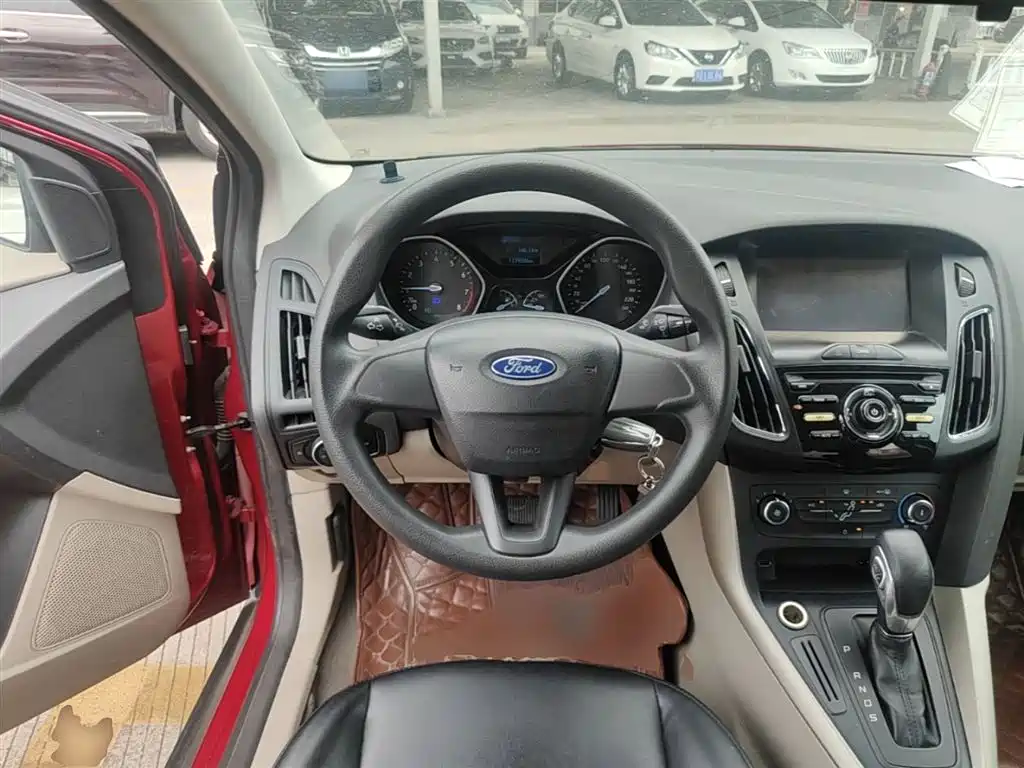 Ford Focus 2015 — фото 11