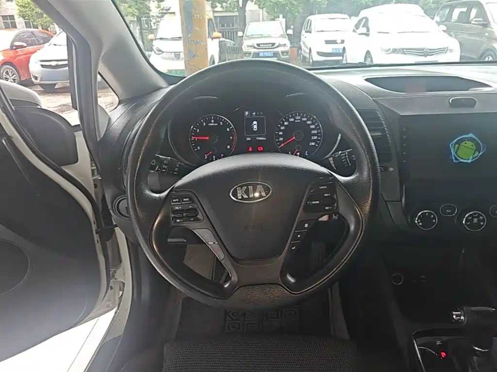 Kia K3 2018 — фото 11