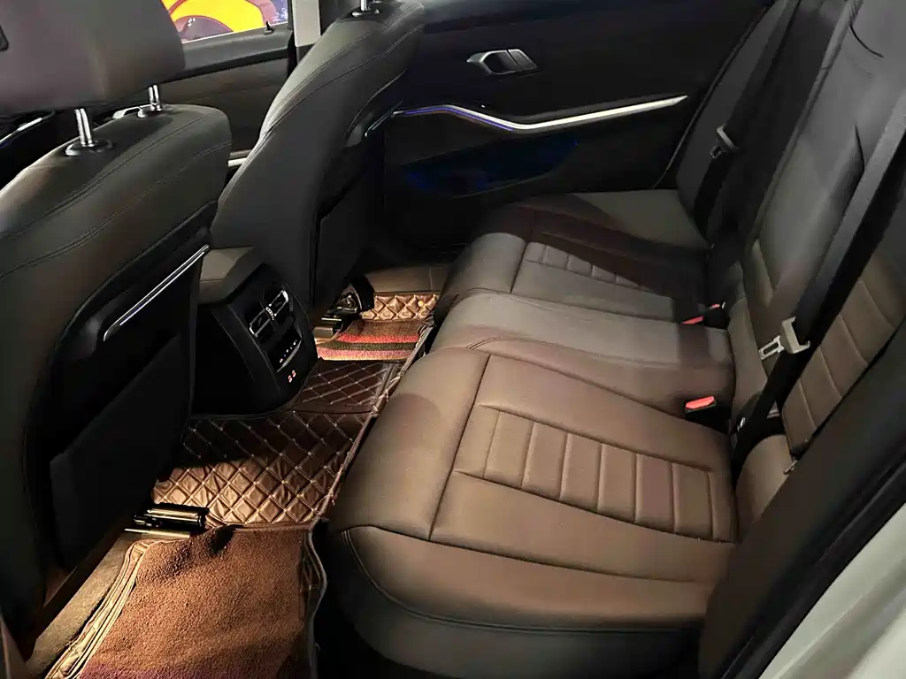 BMW 3 Series 2019 — фото 10