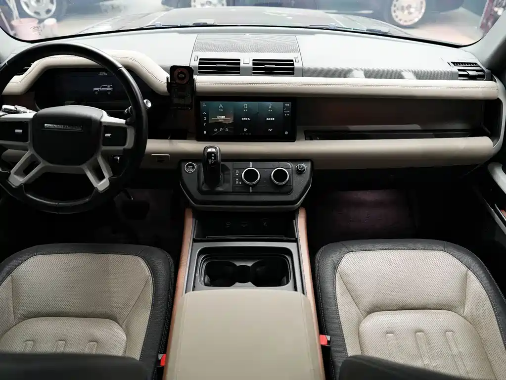 Land Rover Defender 2021 — фото 24