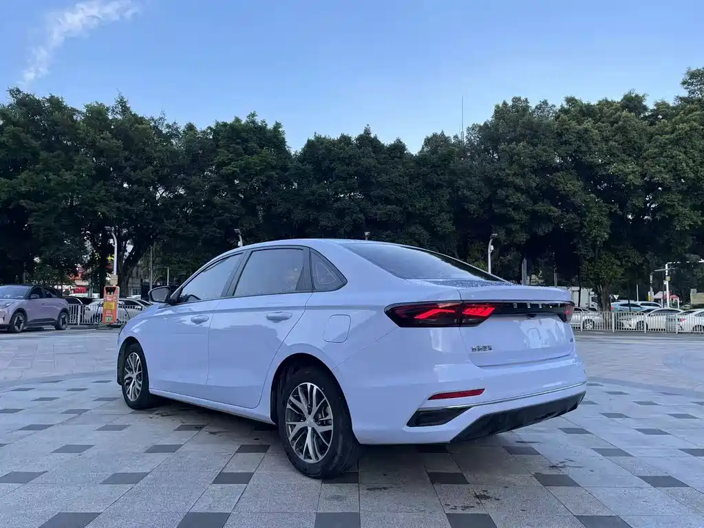 Geely Emgrand 2023 — фото 10