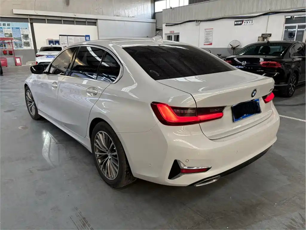 BMW 3 Series 2019 — фото 7