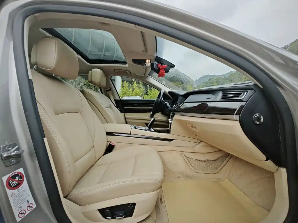 BMW 7 Series 2010 — фото 12