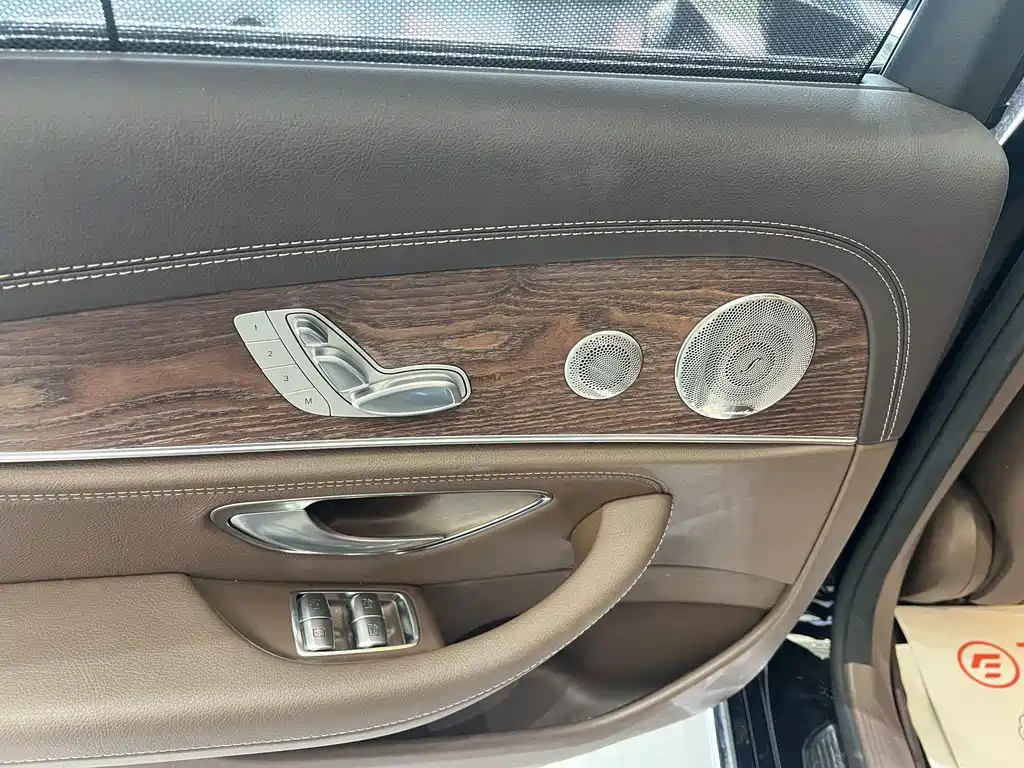 Mercedes-Benz E-Class 2023 — фото 10