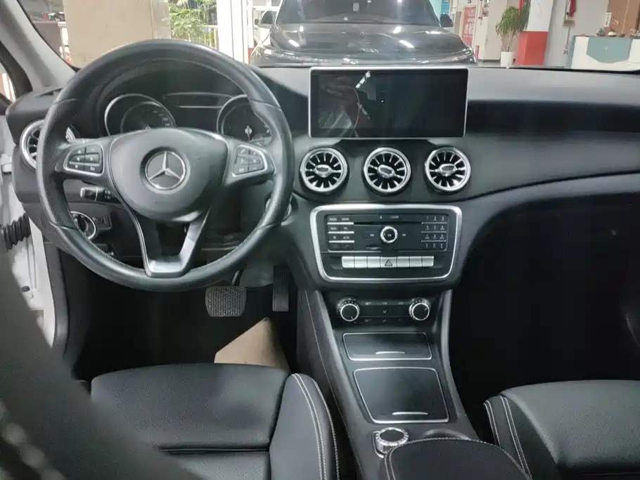 Mercedes-Benz GLA 2017 — фото 12