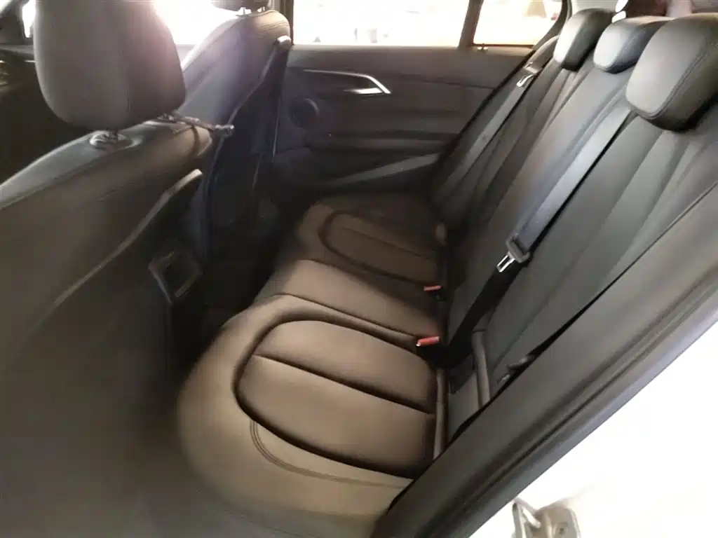 BMW 1 Series 2018 — фото 17