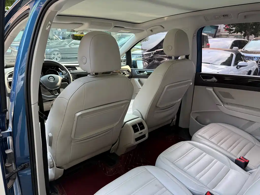 Volkswagen Touran 2017 — фото 13