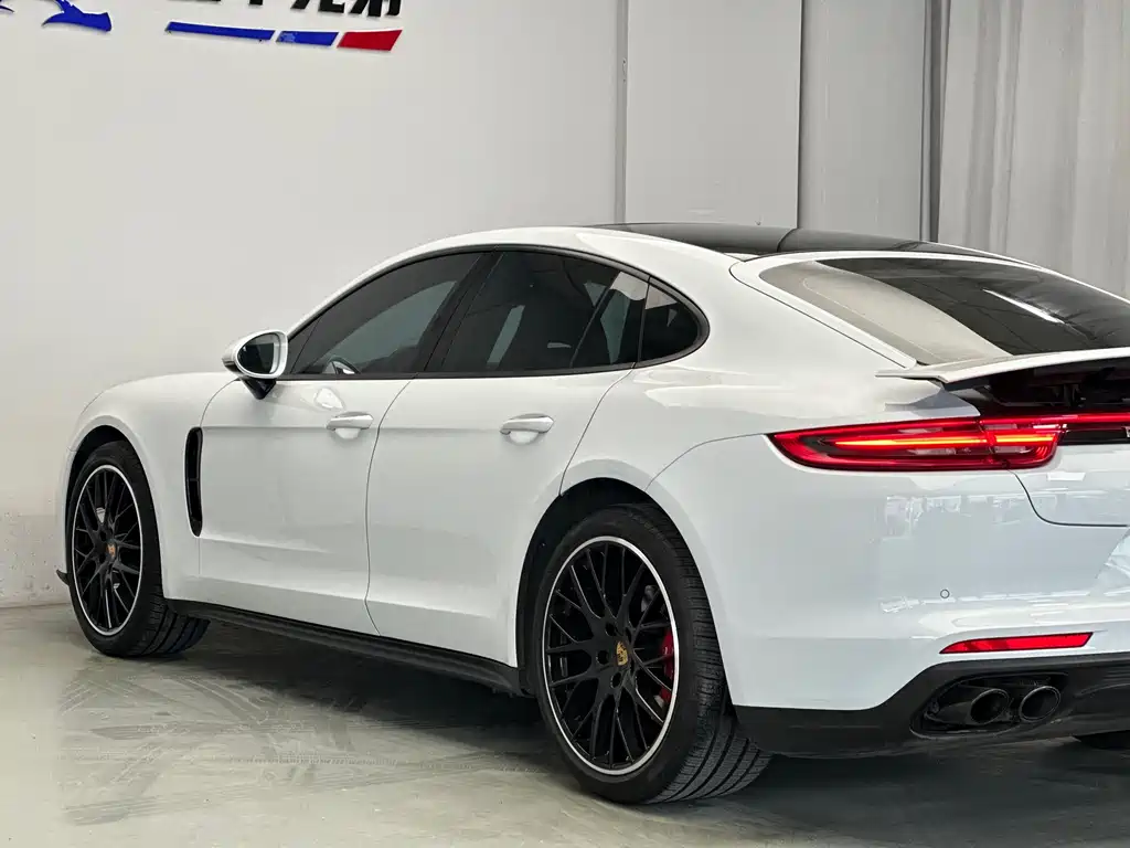 Porsche Panamera 2018 — фото 15