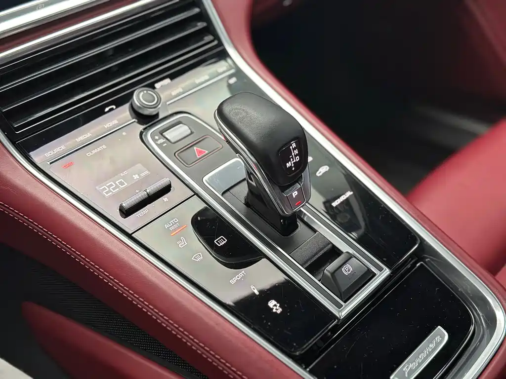 Porsche Panamera 2018 — фото 28