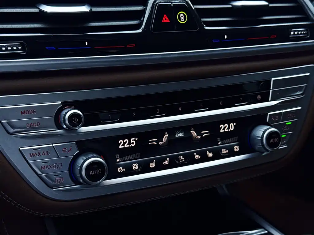 BMW 7 Series 2019 — фото 19