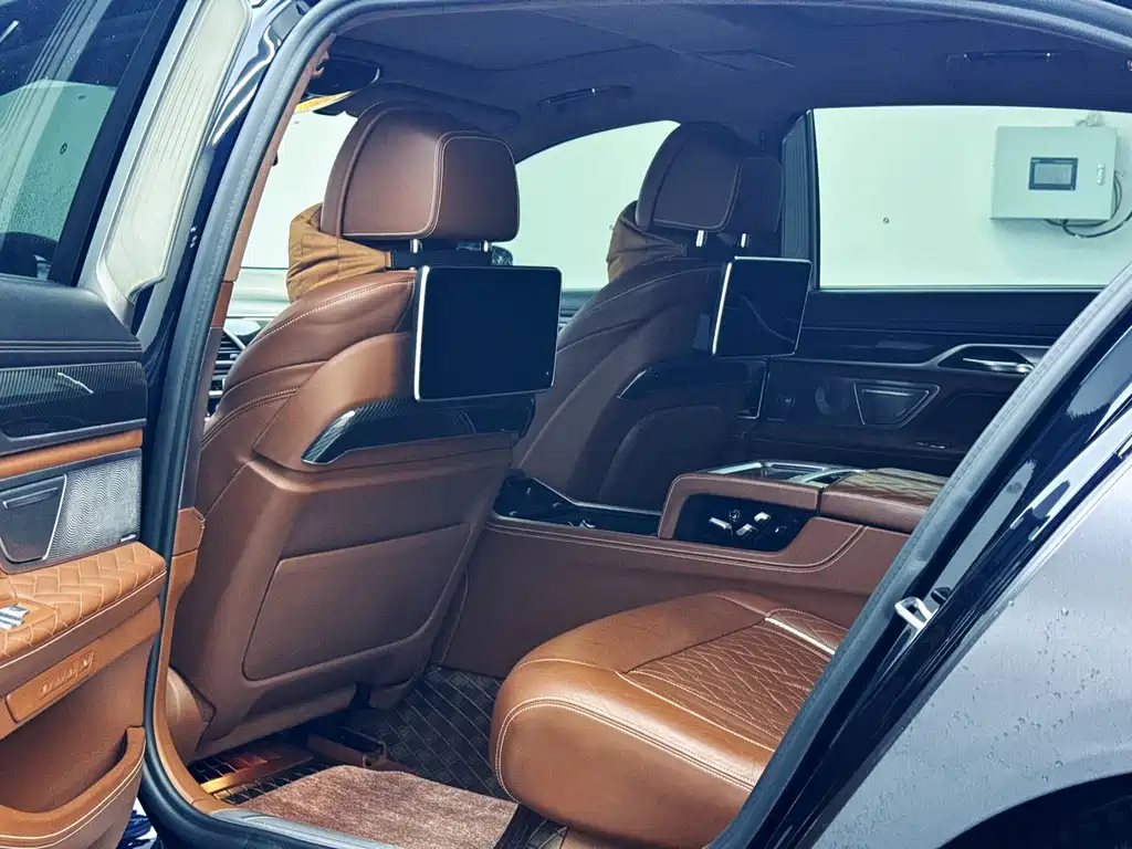 BMW 7 Series 2019 — фото 9