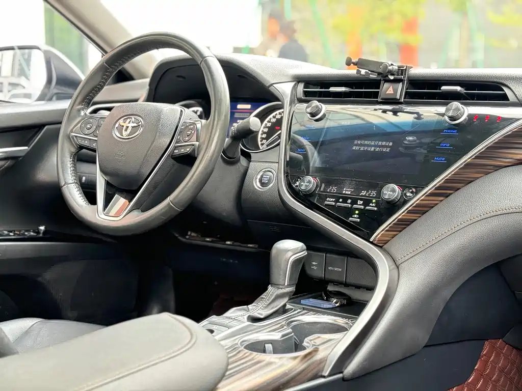 Toyota Camry 2021 — фото 11