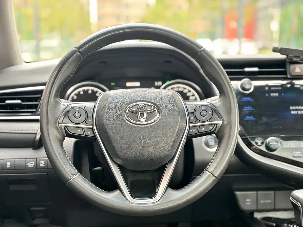 Toyota Camry 2021 — фото 15