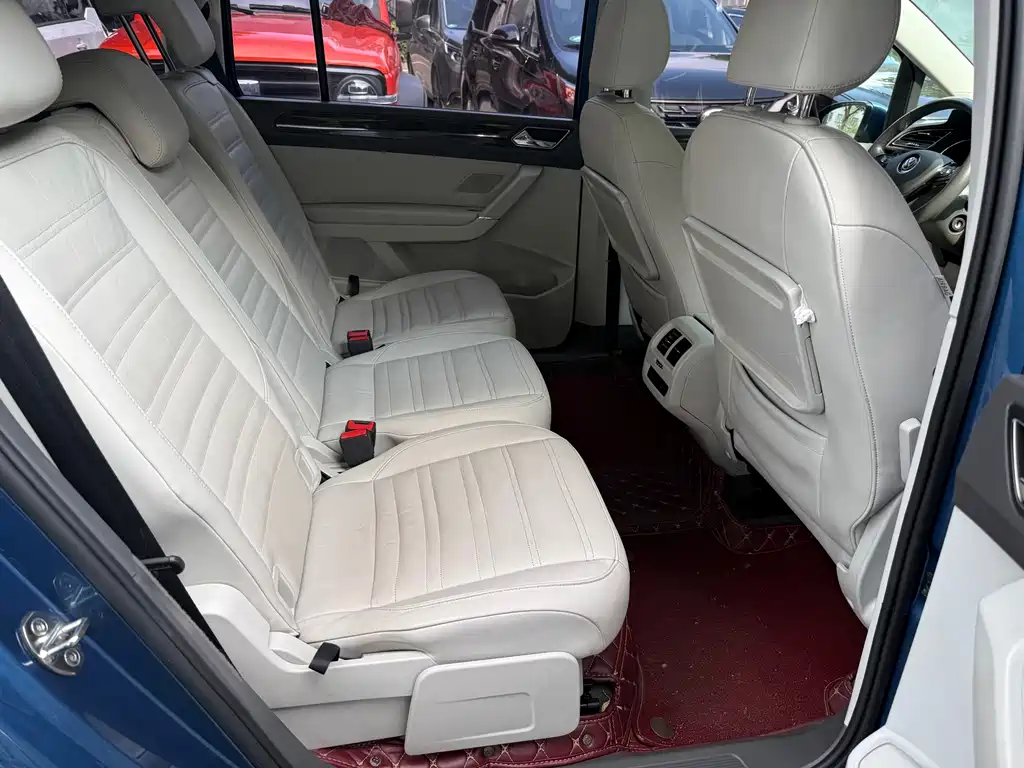 Volkswagen Touran 2017 — фото 18