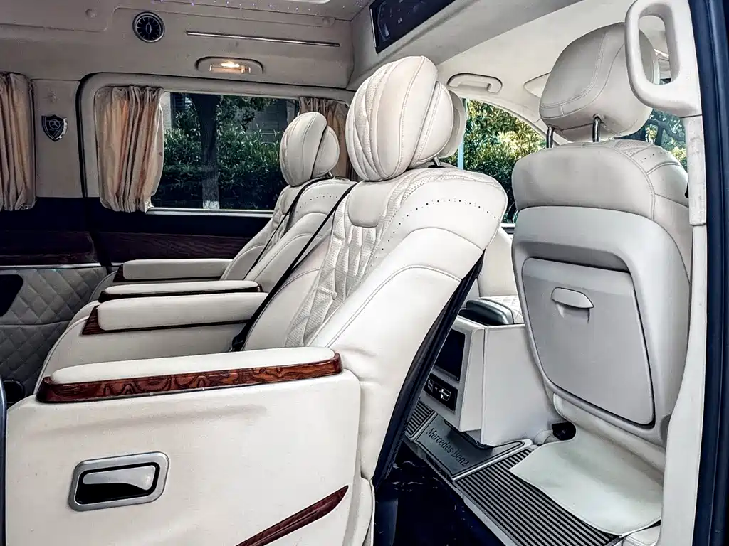 Mercedes-Benz V-Class 2021 — фото 21