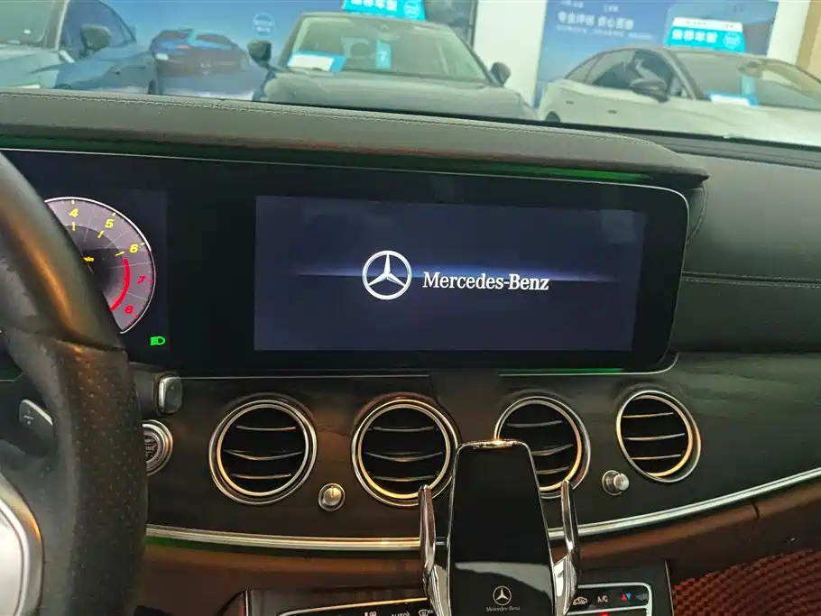 Mercedes-Benz E-Class 2019 — фото 13