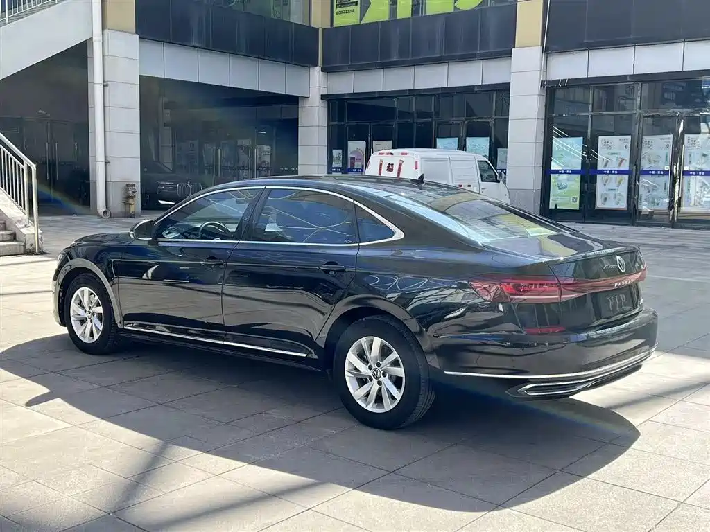 Volkswagen Passat 2023 — фото 18
