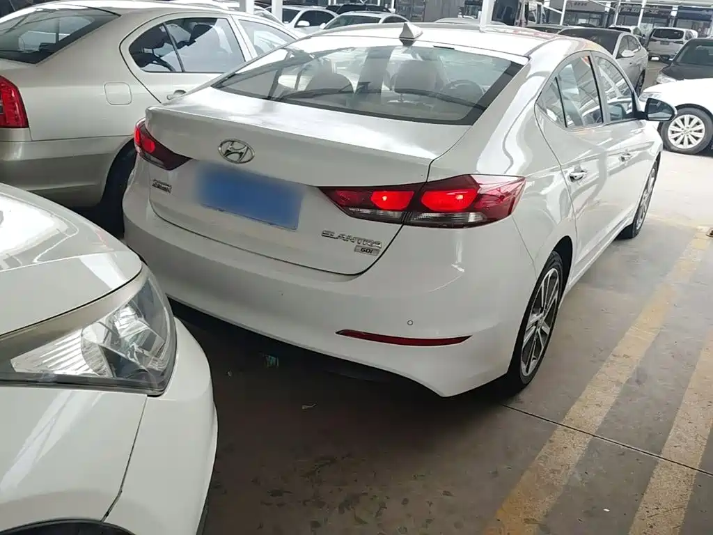 Hyundai Elantra 2016 — фото 7
