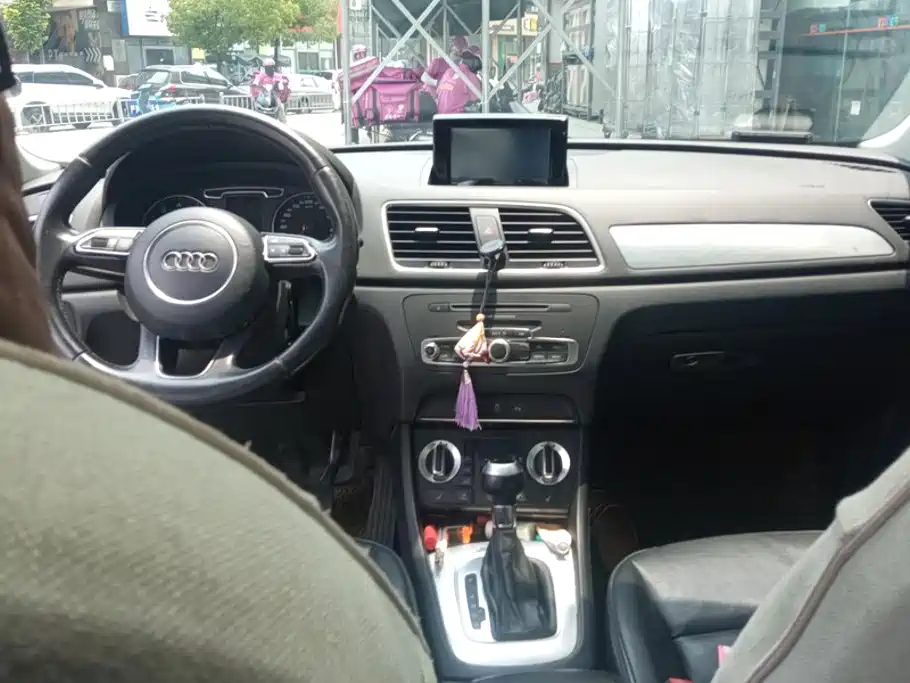 Audi Q3 2015 — фото 12