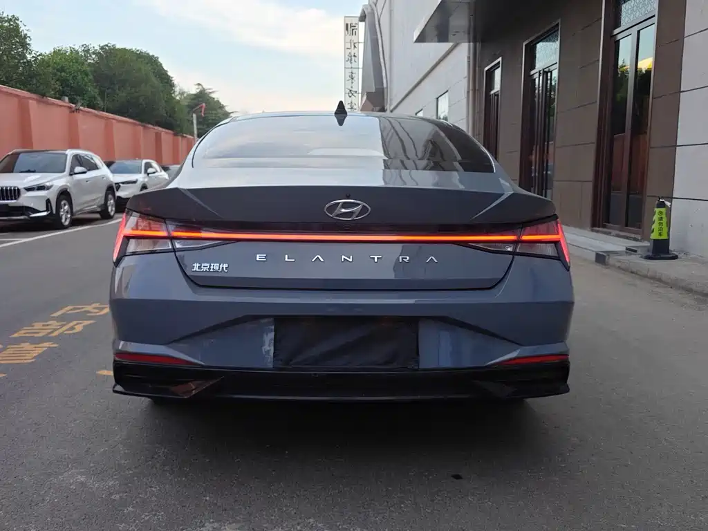 Hyundai Elantra 2023 — фото 10