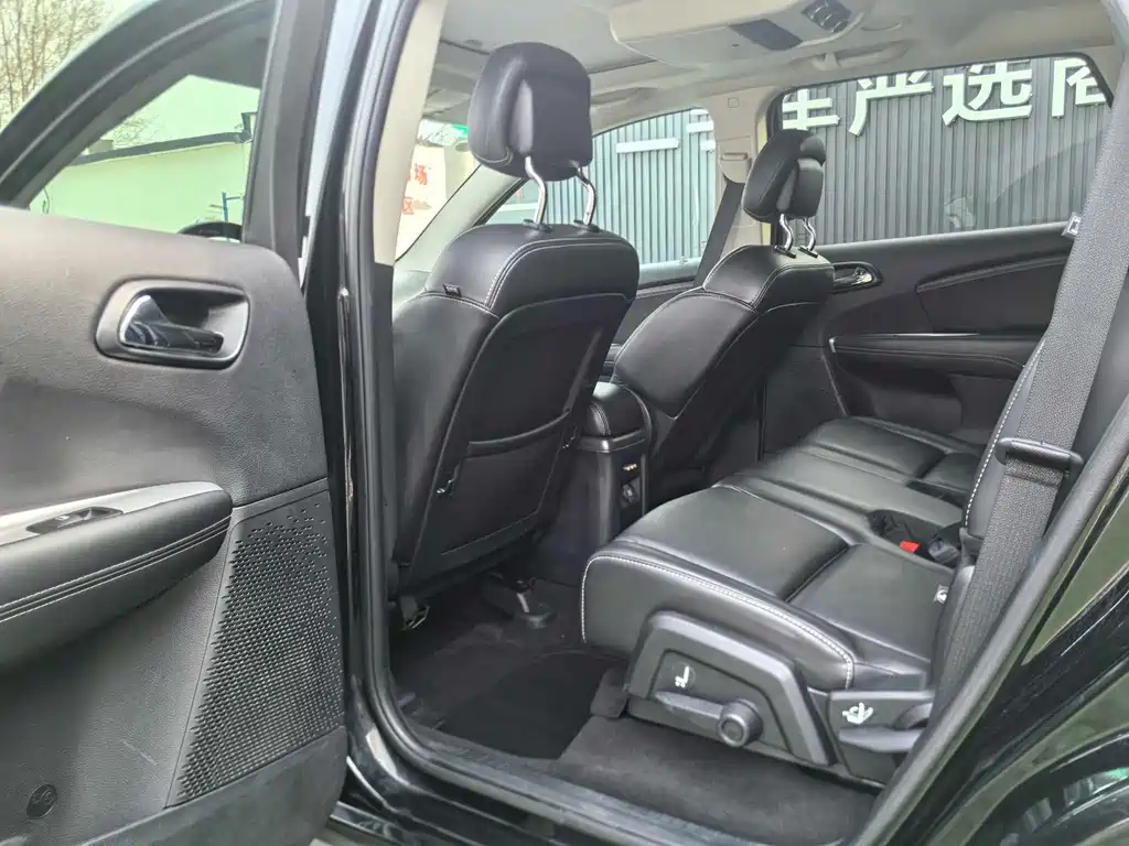 Dodge Journey 2016 — фото 8