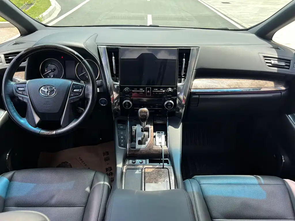 Toyota Vellfire 2023 — фото 8