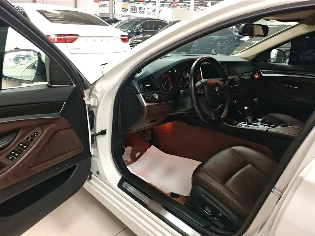 BMW 5 Series 2016 — фото 16