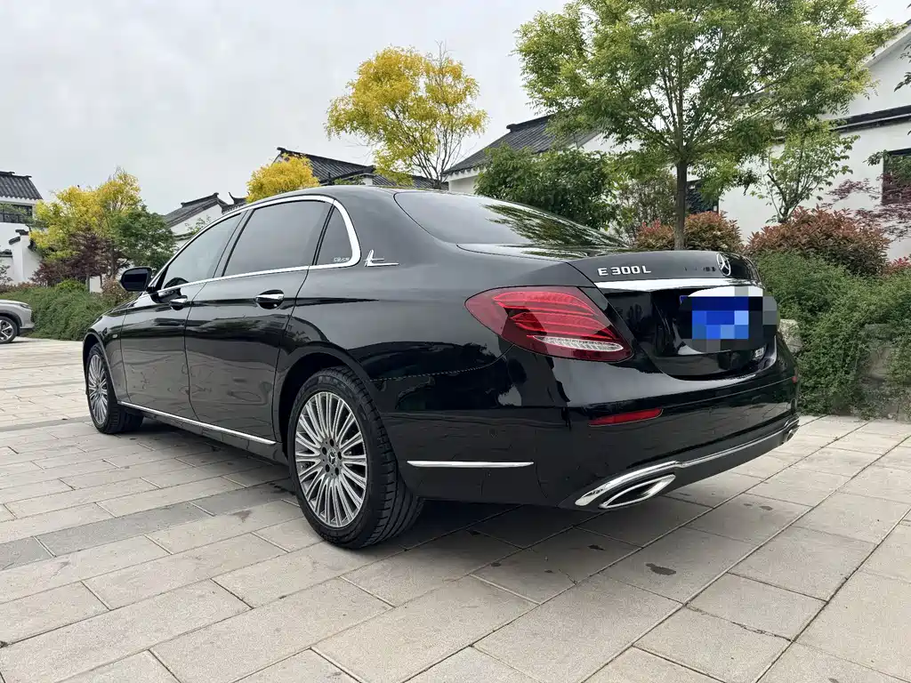 Mercedes-Benz E-Class 2020 — фото 11