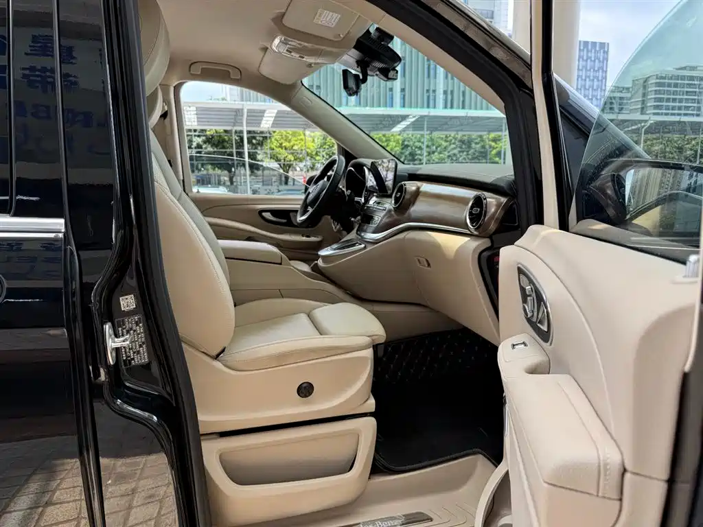 Mercedes-Benz V-Class 2023 — фото 29