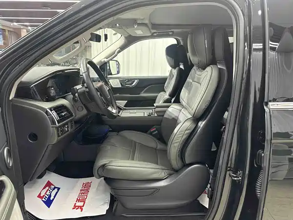 Lincoln Navigator 2022