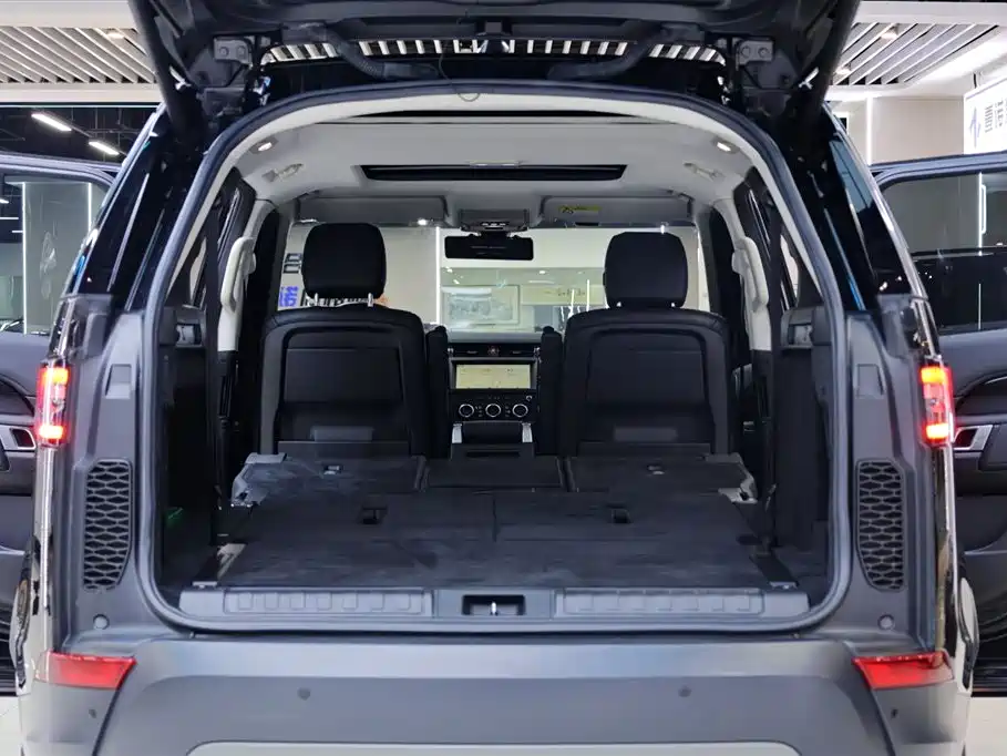 Land Rover Discovery 2018 — фото 32