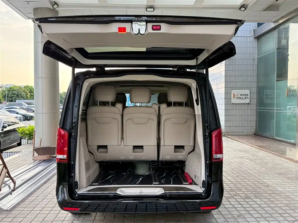 Mercedes-Benz V-Class 2023 — фото 7
