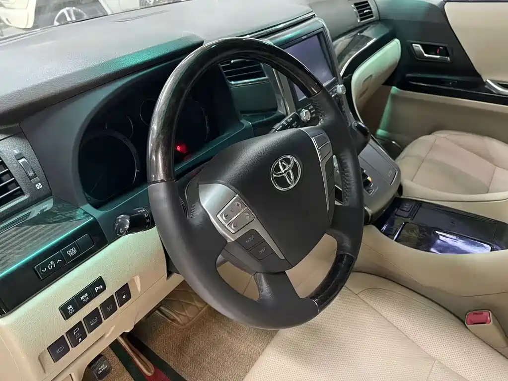 Toyota Alphard 2014 — фото 16