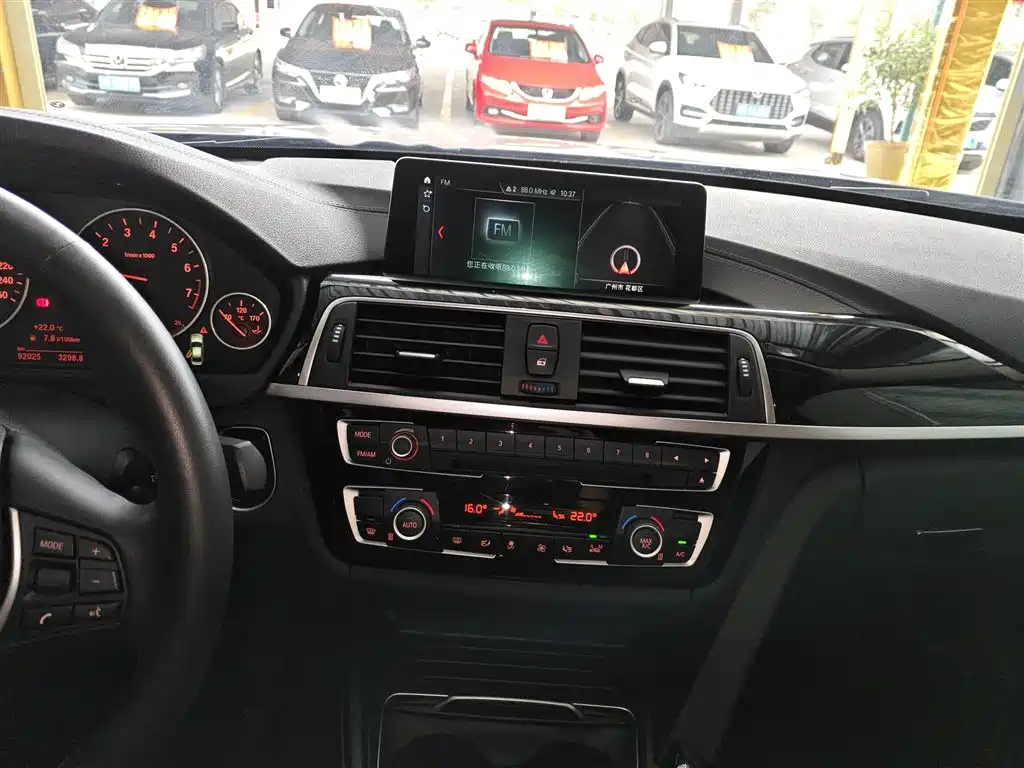 BMW 3 Series 2019 — фото 13