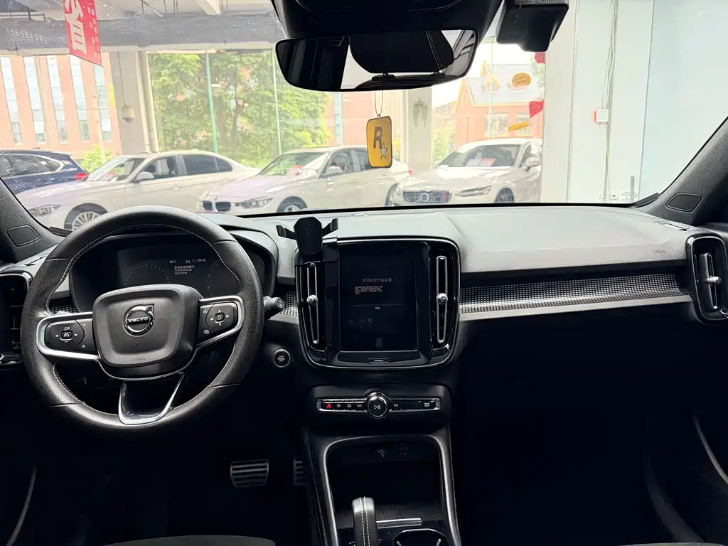 Volvo XC40 2021 — фото 21