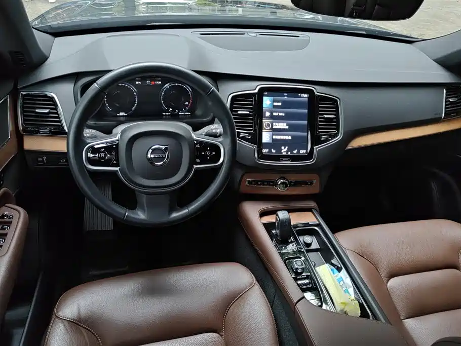 Volvo XC90 2021 — фото 12