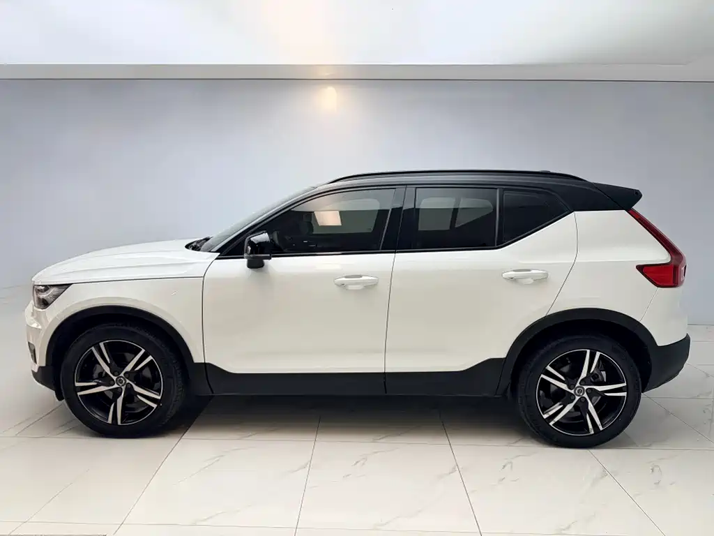 Volvo XC40 2021 — фото 4