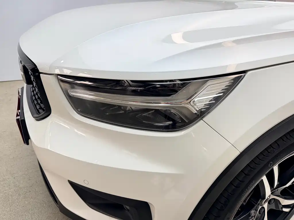 Volvo XC40 2021 — фото 12
