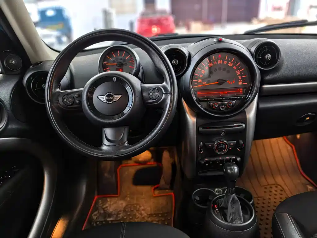 MINI Countryman 2016 — фото 11