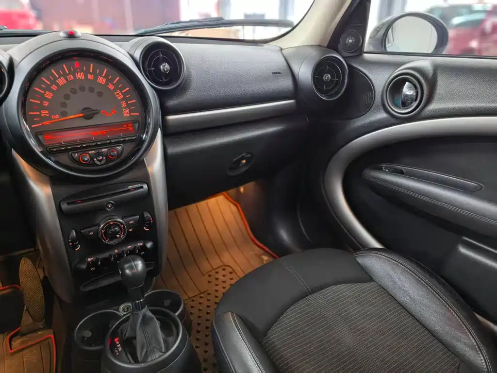MINI Countryman 2016 — фото 12