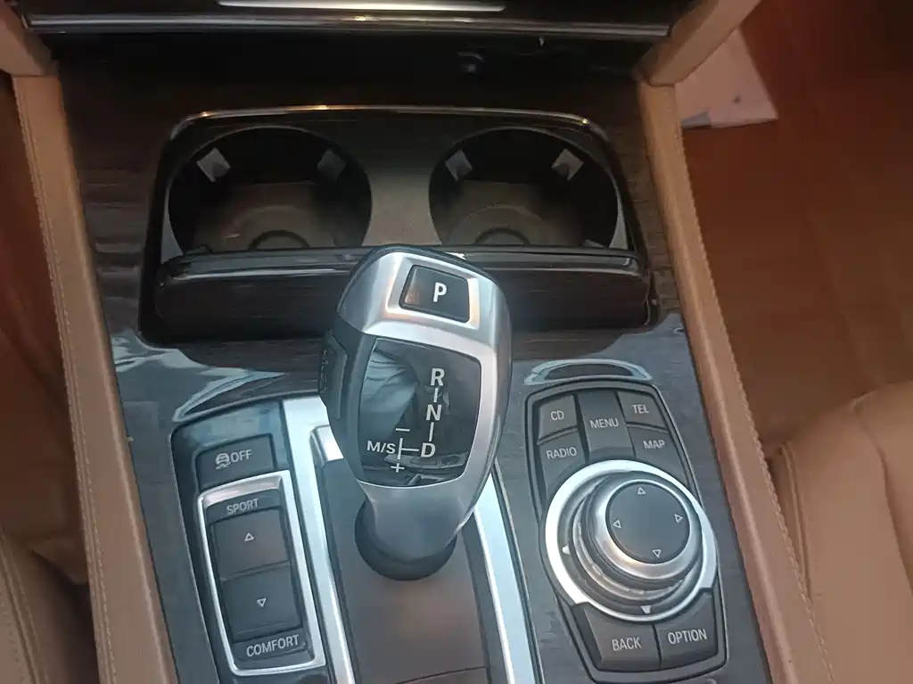 BMW 7 Series 2012 — фото 10